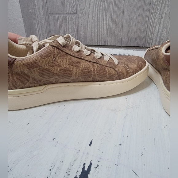 Coach High line Sneacker In Signature Canvas - Picture 3 of 15